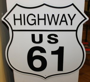 02 Crossroads Sign - Highway 61